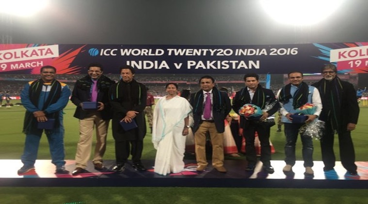 Get Live Cricket score of India vs Pakistan T20 World Cup 18 over match